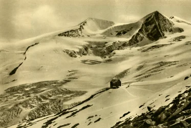O Neue Prager Hütte, montanha Großvenediger, Tirol, Áustria, c1935.