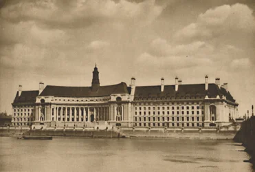 O novo palácio no Tamisa, que é a sede do Conselho do Condado de Londres, c1935.