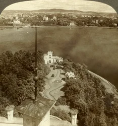 Os Jardins Reais Oscarshal e Christiania, do Chateau, Noruega, c1905.