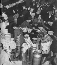 As pessoas reagrupam às necessidades dos povos: Clydeside alimenta seus desabrigados, 1941 1942