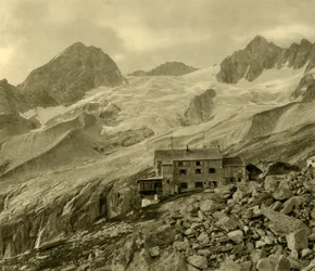A cabana e geleira Plauener, Zillergrund, Tirol, Áustria, c1935.