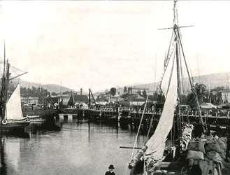 O porto de Hobart, Tasmânia, Austrália, 1895.