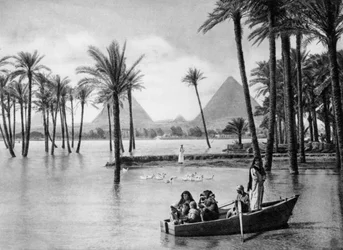 As pirâmides de Gizé durante uma inundação, Cairo, Egito, c1920s