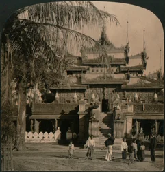 O Queens Golden Monastery, uma jóia da arquitetura oriental, Mandalay, Birmânia, 1907