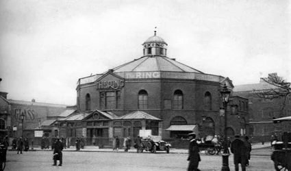 The Ring, local de boxe perto de Blackfriars Road, London, 1926-1927