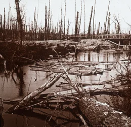 O rio Ailette, norte da França, c1914-c1918