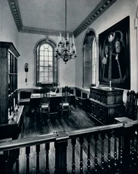 O escritório de secretários no Capitólio, na ala dedicada ao tribunal geral e ao conselho, c1938