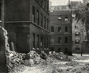 O local do portal de Fetter Lane e as casas abandonadas aguardando demolição, 1934.