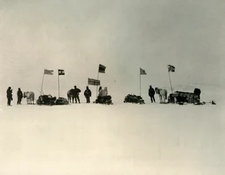 O começo da borda do gelo ao sul de Hut Point, c1908, 1909.