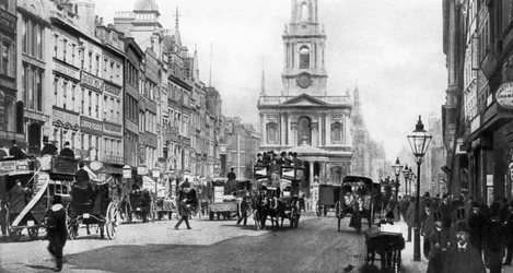 The Strand como era nos dias de táxis e chapéus altos da Hansom, Londres, 1935