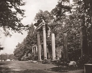 O templo de Augusto em Virginia Water, Surrey, 1894.