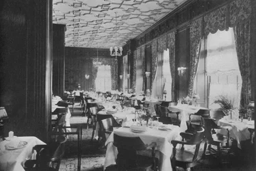 A sala de jantar Tudor, Melbourne Hotel, St Louis, Missouri, 1924