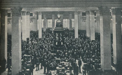 A sala de subscrição em Lloyds, com a tribuna no centro, 1936