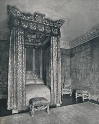 Os embaixadores venezianos Rom em Knole. O estrado feito para James I, a cadeira e os bancos da