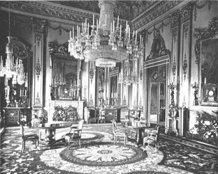 A sala de estar branca, Palácio de Buckingham, Londres, 1894.