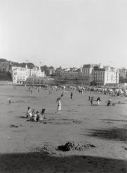 A praia, Dinard, Bretanha, século XX