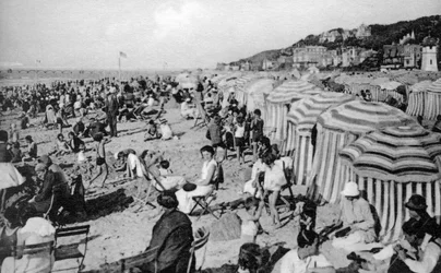 Praia, trouville, frança, c1920s