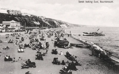 A praia de Bournemouth, Dorset, c1920s