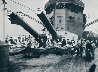As grandes armas do HMS Nova Zelândia, c1914