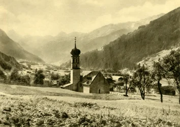 A igreja de Sankt Nikolaus em Gortipohl, Áustria, c1935.