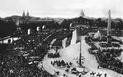 O grande desfile da vitória, Paris, França, 14 de julho de 1919