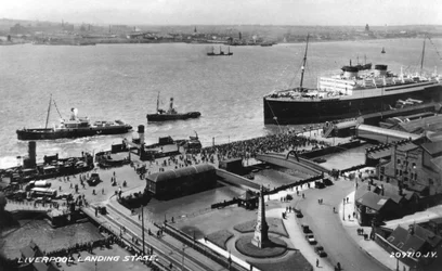 O estágio de desembarque nas docas de Liverpool, Merseyside, início do século XX