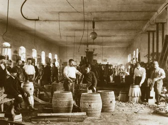 A fabricação de barris de cerveja de madeira em Pilsen, na década de 1880