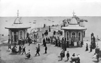 O cais, Worthing, West Sussex, c1900s-c1920s