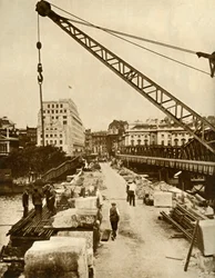 A reconstrução da ponte de Waterloo, Londres, 1934, 1935.