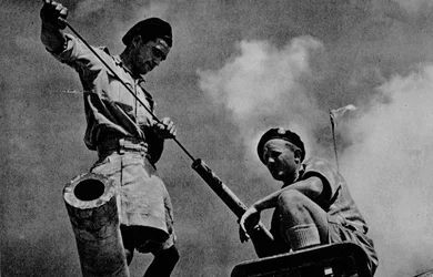 As equipes de tanques preparam ..., 1942 1944