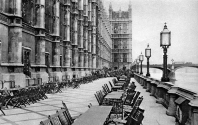 O terraço da Câmara dos Comuns, Londres, 1926-1927