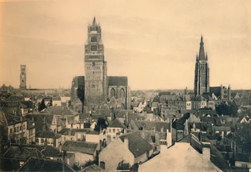 As três torres do campanário, a catedral e a igreja de Ladys, c1910