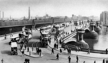 As duas pontes em Blackfriars, Londres, 1926-1927