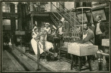 Este é o interior de uma das destilarias dos czares., 1901.