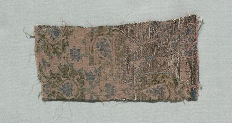 Três fragmentos de seda gótica italiana, 1350-1399.