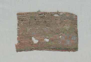 Três fragmentos de seda gótica italiana, 1350-1399.