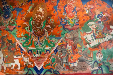 Budismo tibetano; antiga pintura de parede no salão de assembleia; luta demoníaca com arcos e flechas; mosteiro Trakthok Gompa; Sakti perto de Leh; distrito de Ladakh; Jammu e Caxemira; Índia; Sul da Ásia; Ásia