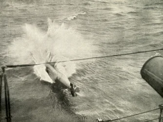 Torpedo que entra na água, 1919.