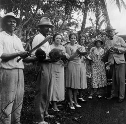 Turistas em uma parada na beira da estrada, São Vicente, 1931