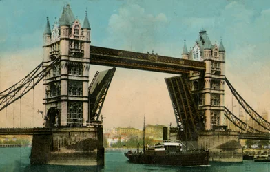 Tower Bridge, Londres, 1915.