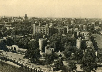 Torre de Londres. Vista geral do sul, c1920.