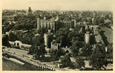 Torre de Londres. Vista geral do sul, c1920.