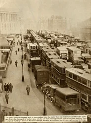 Engarrafamento na ponte de Blackfriars, Londres, 1935.
