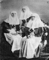 Czarina Alexandra e Grã-duquesa Olga e Tatiana da Rússia, 1914