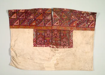 Camisa de túnica com jugo de tapeçaria, 650-850.