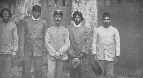 Índios Tymbiras do Estado do Maranhão. Tenente Pedro Dantas e seus intérpretes, 1914