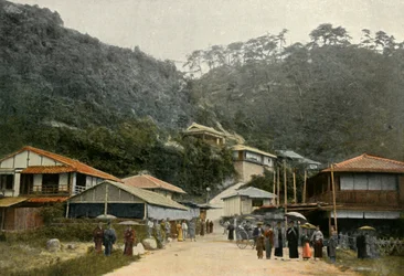 Une Rue A Nunobiki, Pres De Kobe, Estrada em Nunobiki, perto de Kobe, 1900.