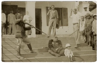 Um gorila domesticado, c.1910 (foto a p/b)