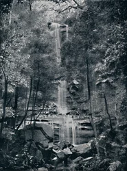 Vale das águas, montanhas azuis, c1900.