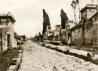 Via delle Tombe, Pompéia, Itália, c1900s